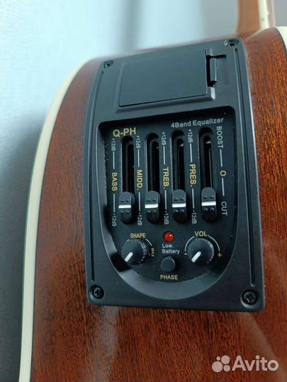 12 струнная электроакустическая гитара