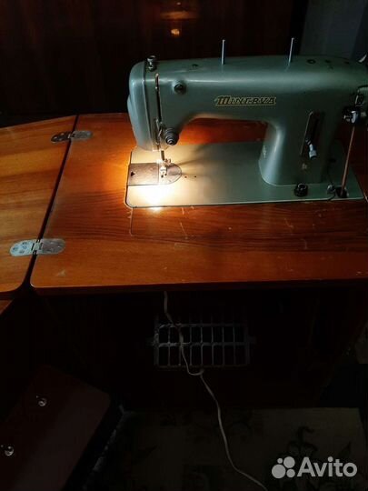 Швейная машина minerva 124 с тумбой
