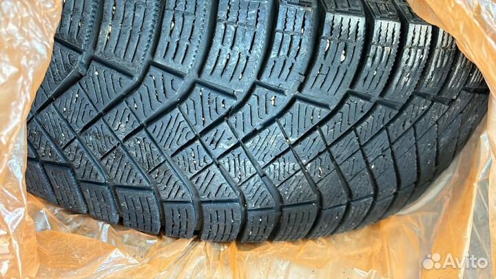 Pirelli Ice Zero FR 235/65 R17 108