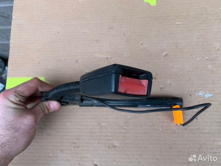 Замок ремня безопасности передний левый Ford