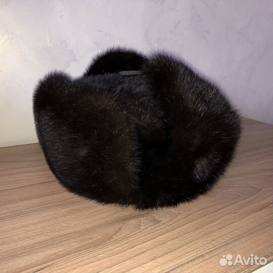 Мужская и женская шапка