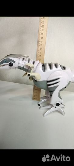 Динозавр робот WowWee белый