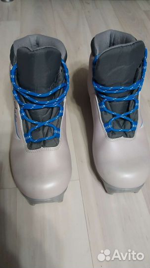 Лыжные ботинки 38
