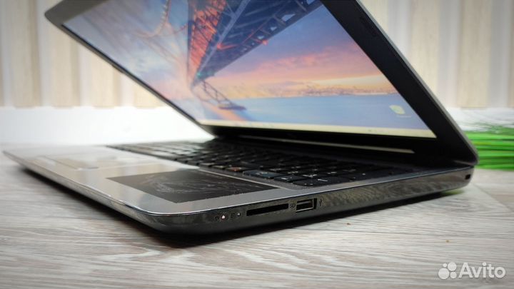 Мощный ноутбук HP E2-7110/4Gb/SSD 128Gb