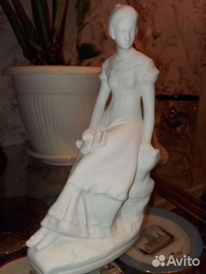 Фарфоровые статуэтки