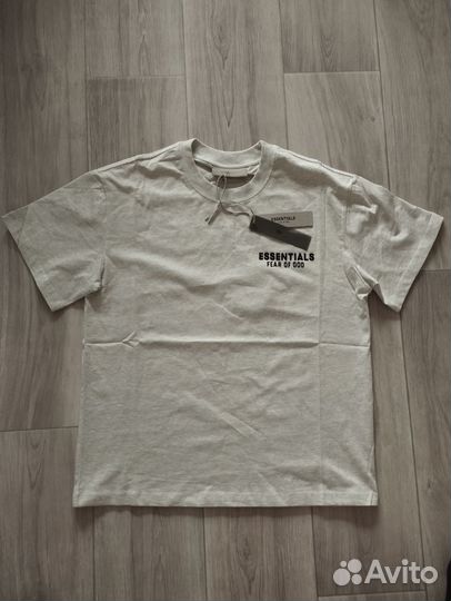 Футболка essentials fear of god с дефектом