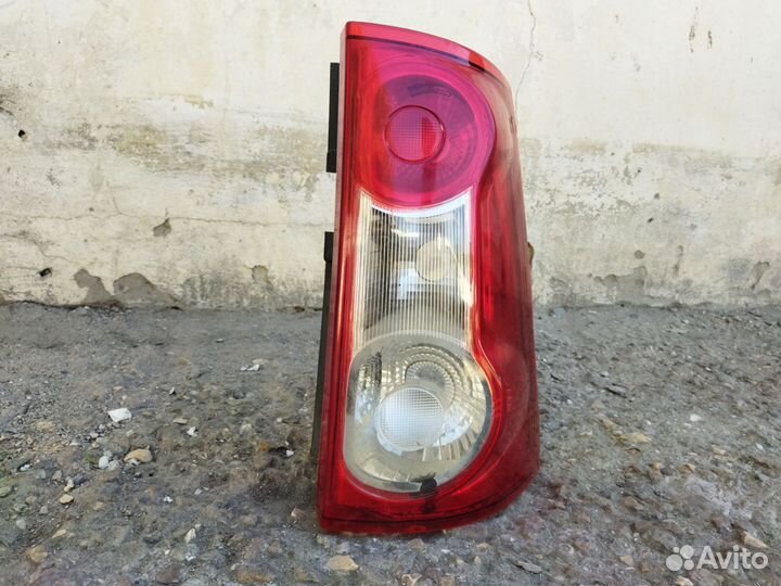 Стопарь правый задний лада ларгус б.у