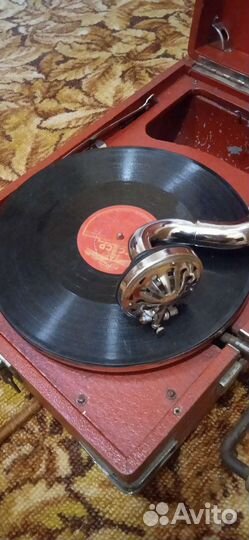 Старинный патефон