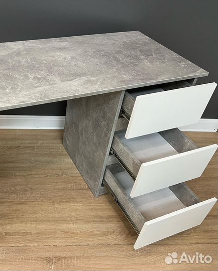 Стол письменный/ателье