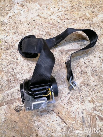 Ремень безопасности правый Volkswagen Golf 6