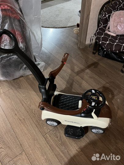 Машинка каталка с ручкой