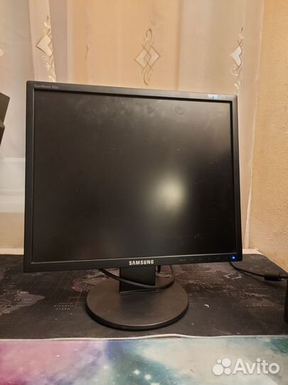 Монитор Samsung SyncMaster 943N