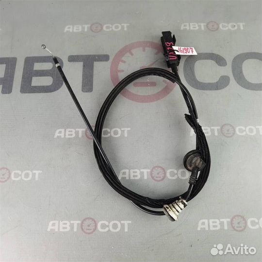 Трос замка капота VW Jetta 2011