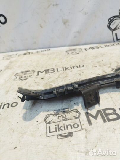 Уплотнитель трубок кондиционера правый Mercedes