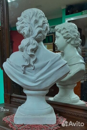 Гипсовый бюст богини Флоры