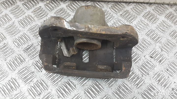 Суппорт передний правый Opel Insignia (A) 2013