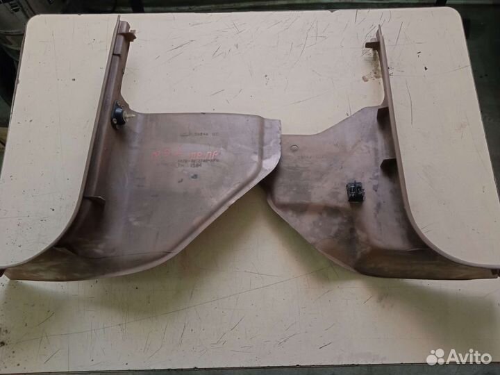 Обшивка стойки нижняя Ford Explorer 2 Форд