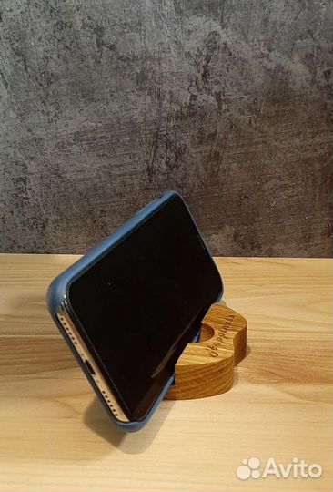 Подставка для телефона из дерева 