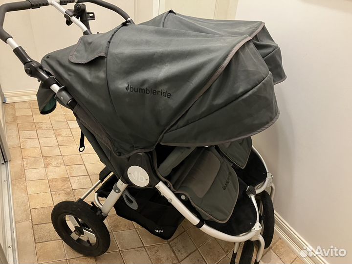 Коляска для двойни bumbleride