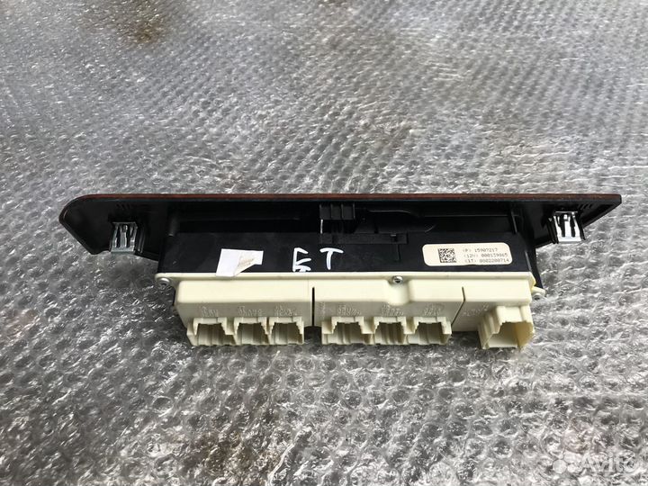 Кнопки правой двери Chevrolet Tahoe III 06-14