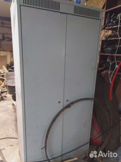 Шкаф металлический для одежды