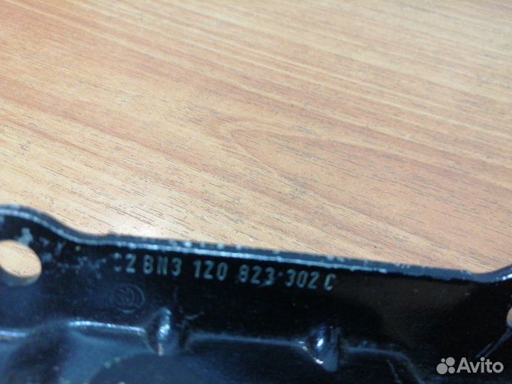 Петля капота правая Skoda Octavia A5 1Z 2004+