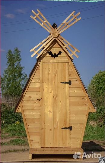 Уличный туалет деревянный