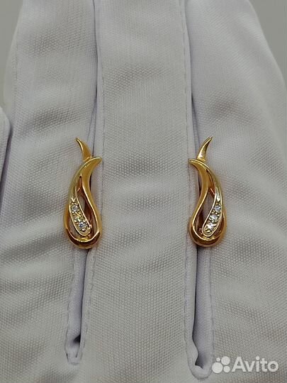 Золотые серьги с камнем