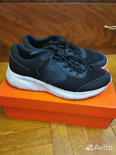 Кроссовки мужские 44