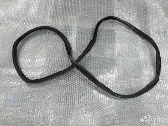 Уплотнитель стекла двери задний Mercedes-Benz