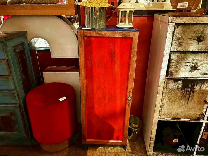 Шкафчик дизайнерский дерево