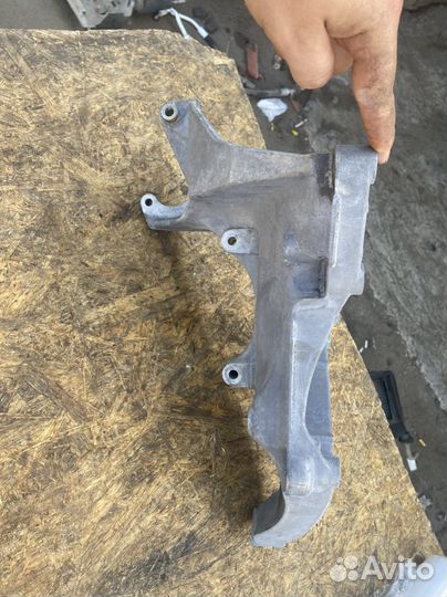Кронштейн генератора гура renault laguna 2