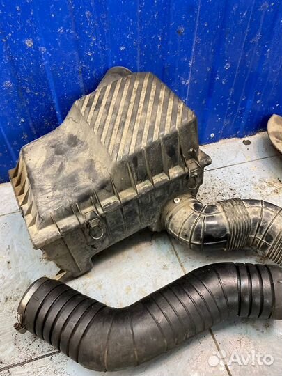 Корпус воздушного фильтра Volkswagen Passat B3