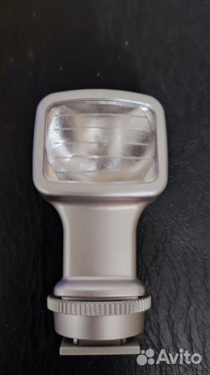 Накамерный свет Panasonic VW-LDH3