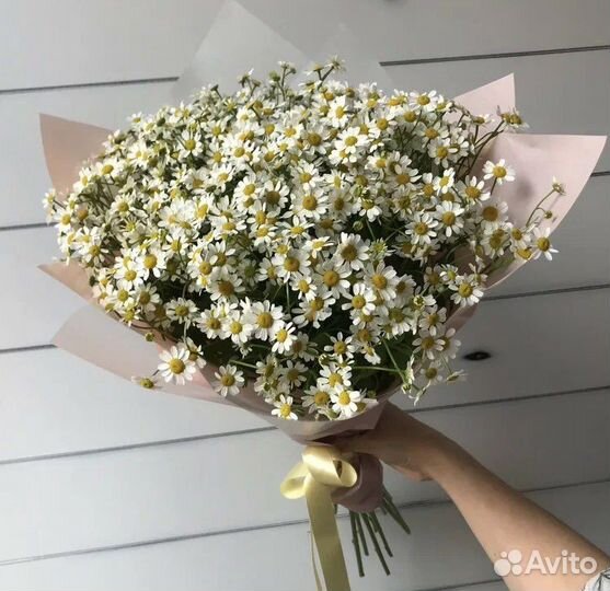 Букеты из ромашек Васильки Розы Пионы