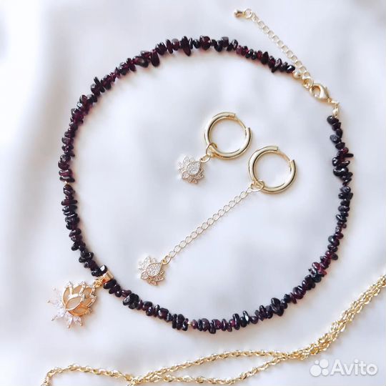 Чокер из граната Лотос