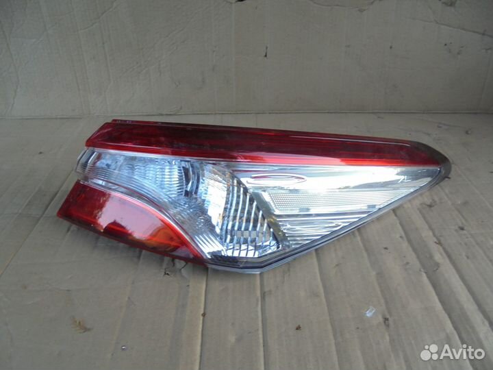 Фонарь задний правый Toyota Camry 70