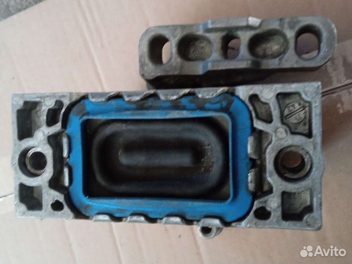 Гидроопора правая VAG