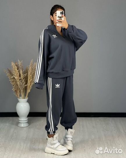 Спортивный костюм женский