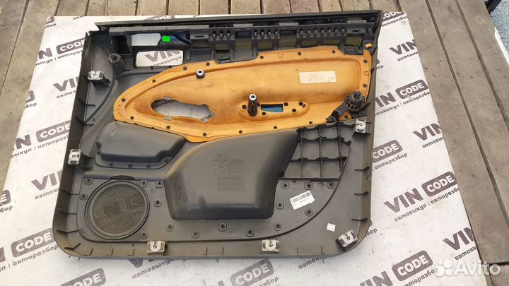 Обшивка левой передней двери Ford Kuga 1