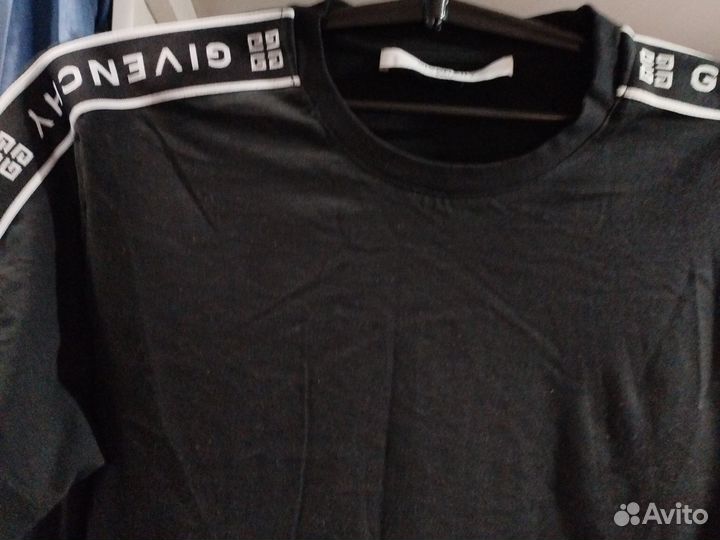 Футболка glvenchy