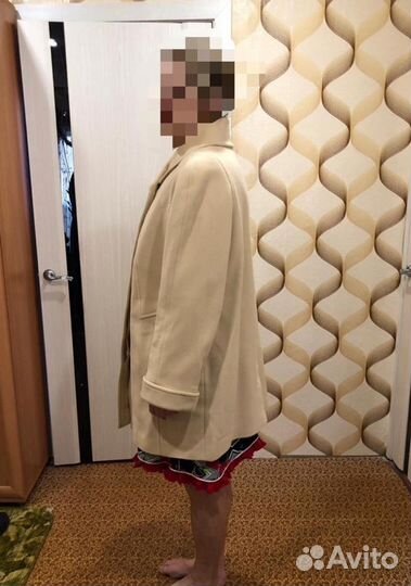 Пальто бежевое