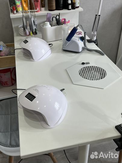 Маникюрный стол