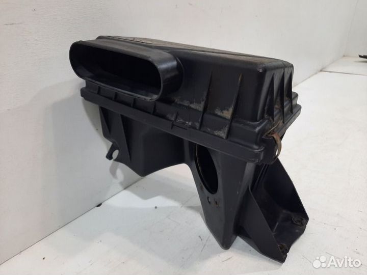 Корпус воздушного фильтра передний Nissan Maxima