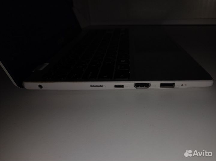 Ноутбук Asus E210M