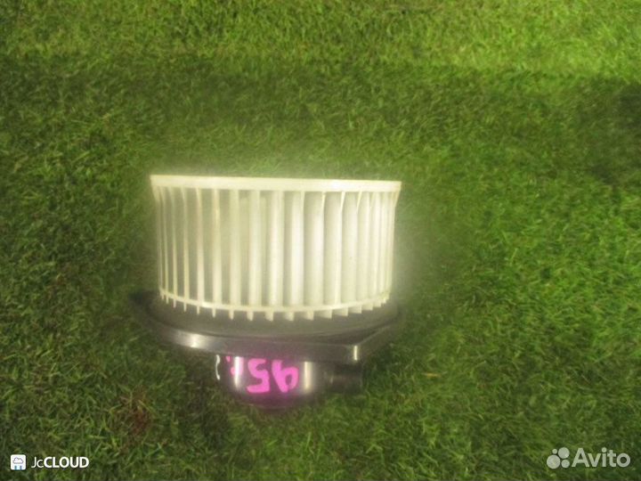 Мотор печки на nissan serena kvnc23 CD20T