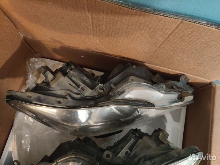 Передние фары оригинальные lexus is250 XE20