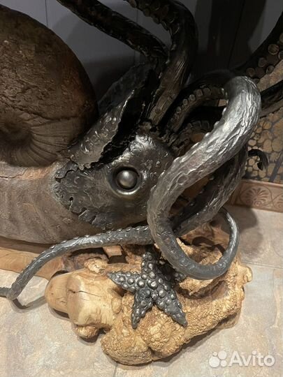 Палентологический стол из аммонита