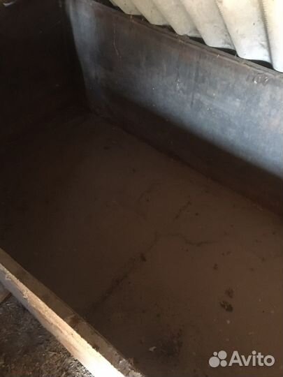 Ларь железный для зерноотходов, корма