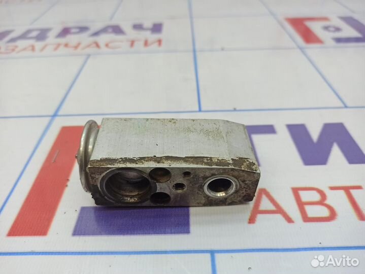 Клапан кондиционера Nissan Primera (P12) 92200-BN0